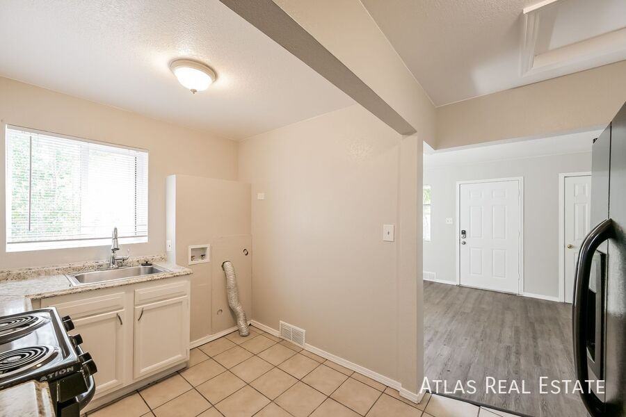 3450 Birch St - Photo 6 of 21
