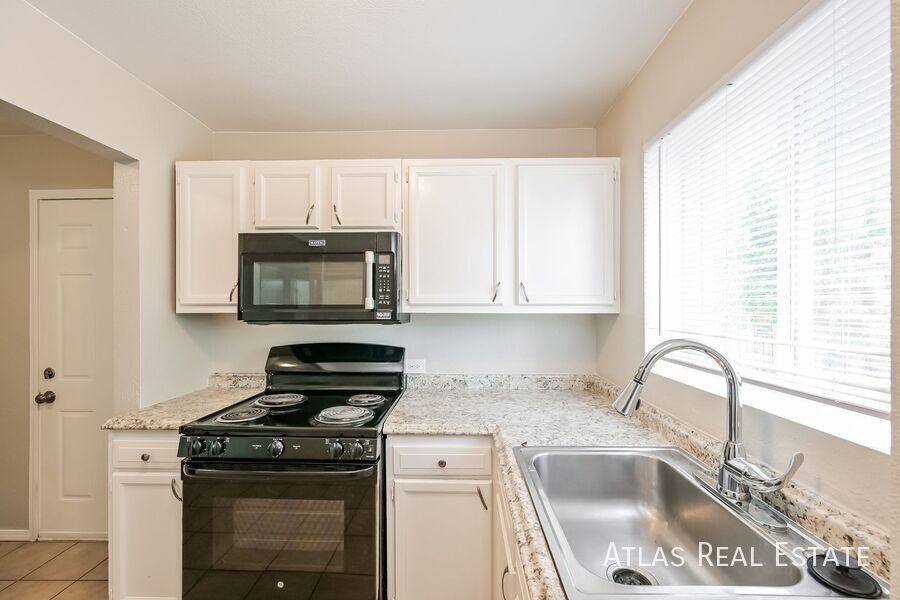 3450 Birch St - Photo 7 of 21