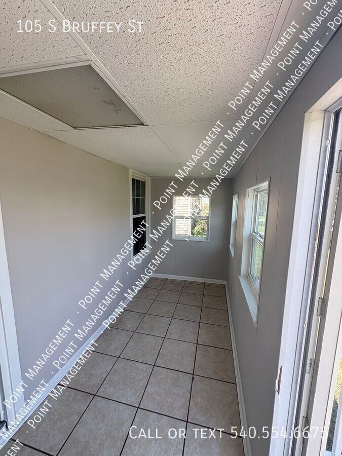 105 S Bruffey St - Photo 2 of 11