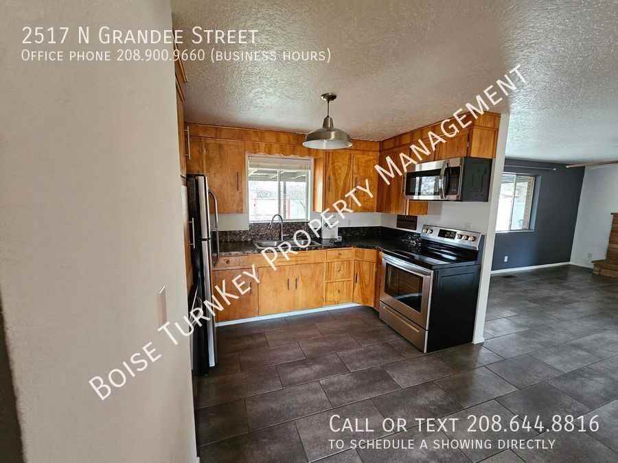 2517 N Grandee St - Photo 6 of 38