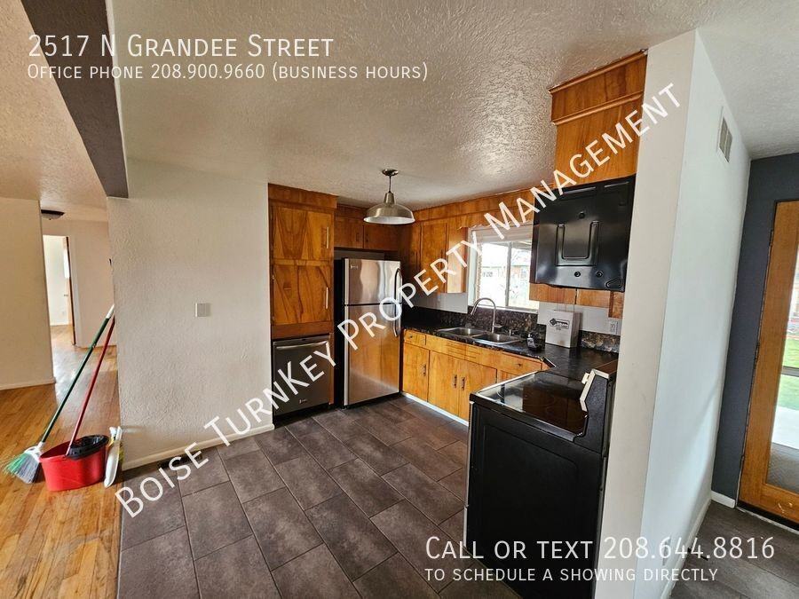 2517 N Grandee St - Photo 7 of 38