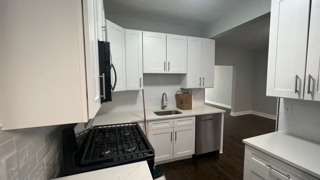 5517 S Everett Ave #5517-2E - Photo 2 of 13