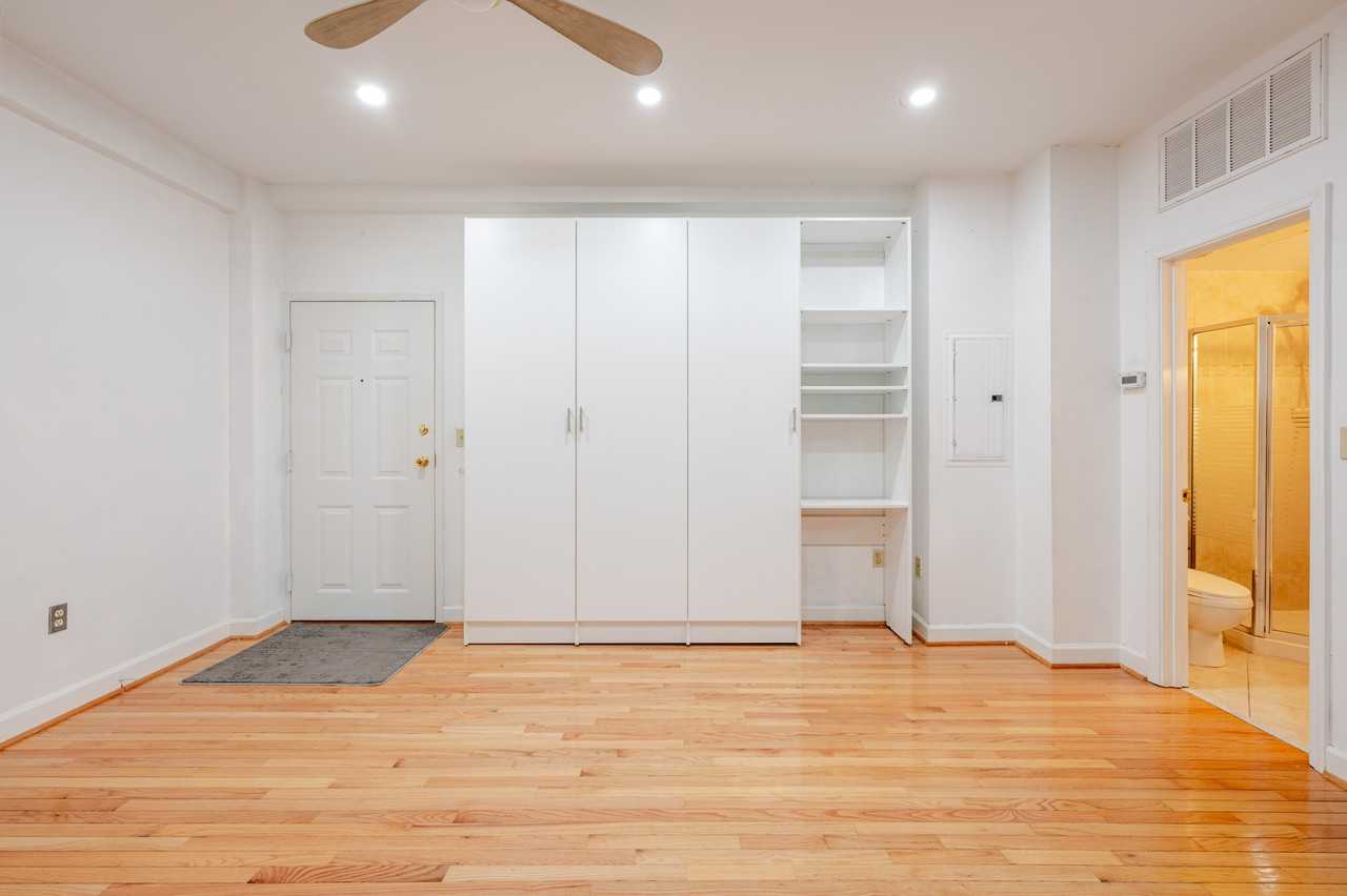 1321 Fairmont St Nw #304 - Photo 4 of 20