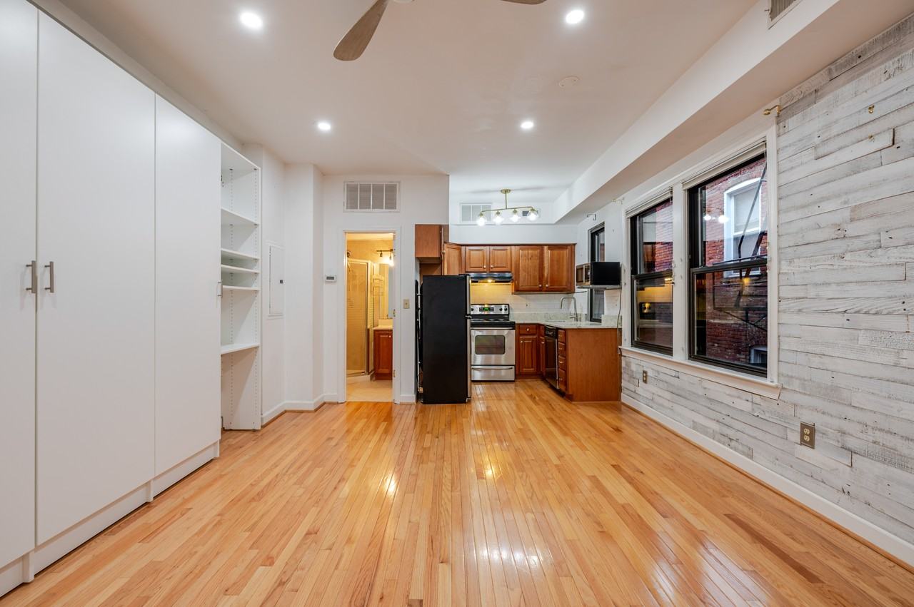 1321 Fairmont St Nw #304 - Photo 5 of 20