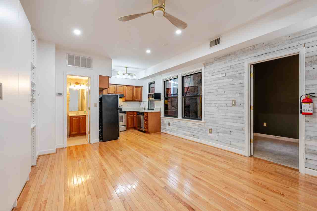 1321 Fairmont St Nw #304 - Photo 6 of 20