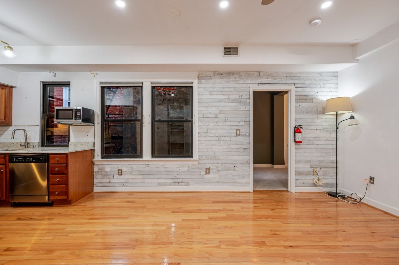 1321 Fairmont St Nw #304 - Photo 7 of 20