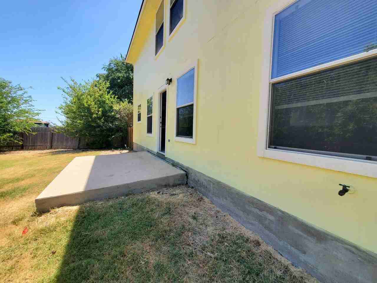 1014 Glen Meadow Cv - Photo 3 of 22