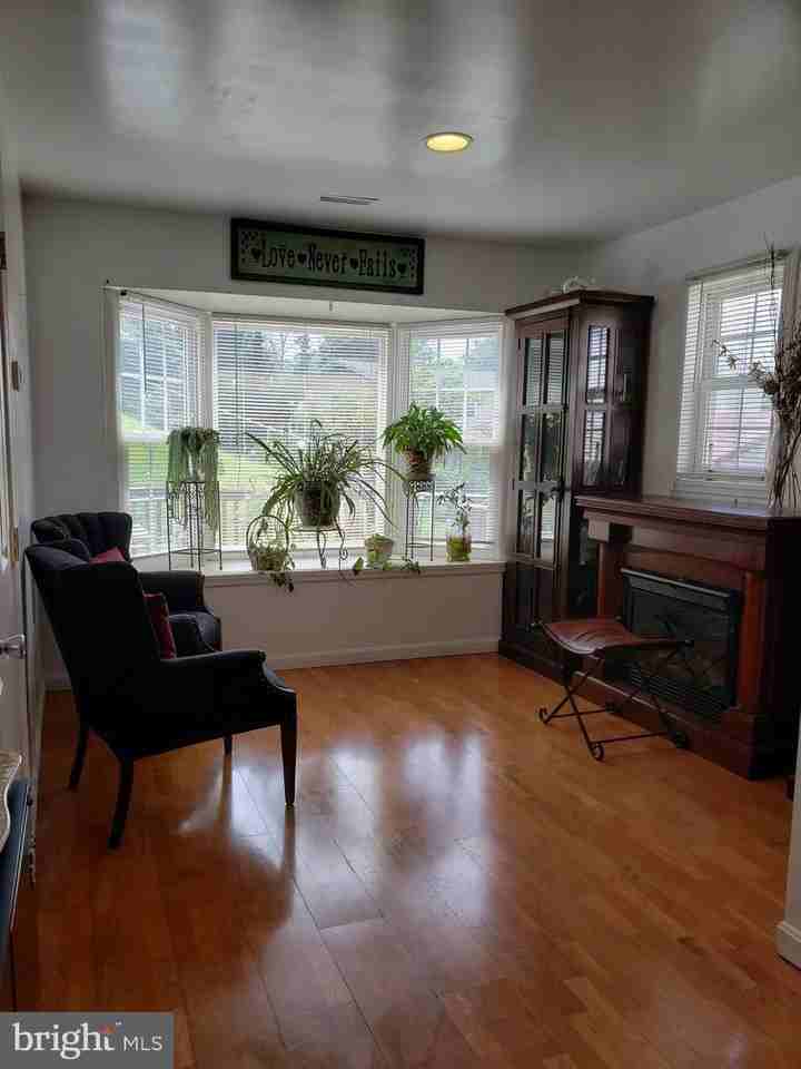 4116 Weller Rd - Photo 5 of 45