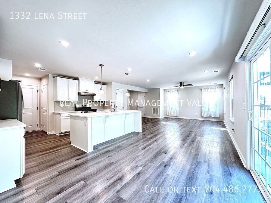 1332 Lena St - Photo 4 of 28