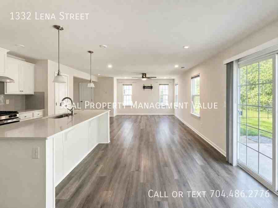 1332 Lena St - Photo 6 of 28