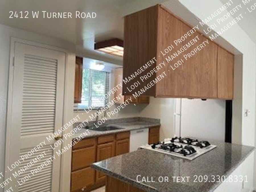 2412 W Turner Rd - Photo 2 of 12
