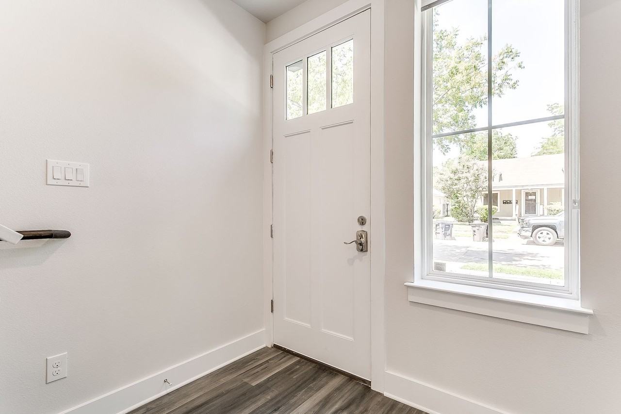 3133 Greene Ave - Photo 7 of 42