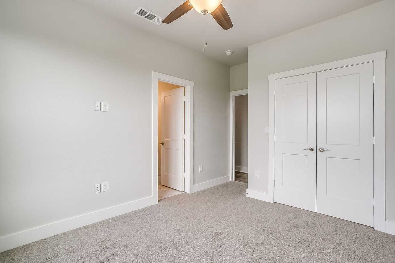 2718 Forest Park Blvd #2718FP27 - Photo 3 of 37