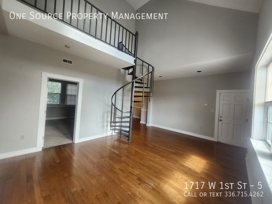 1717 W 1st St #5 - Photo 4 of 21