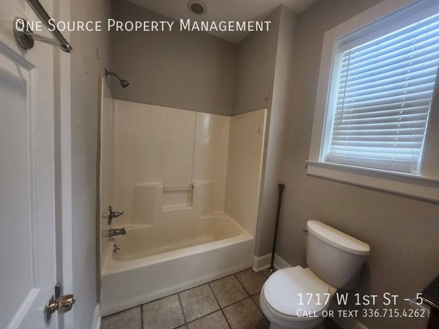 1717 W 1st St #5 - Photo 7 of 21
