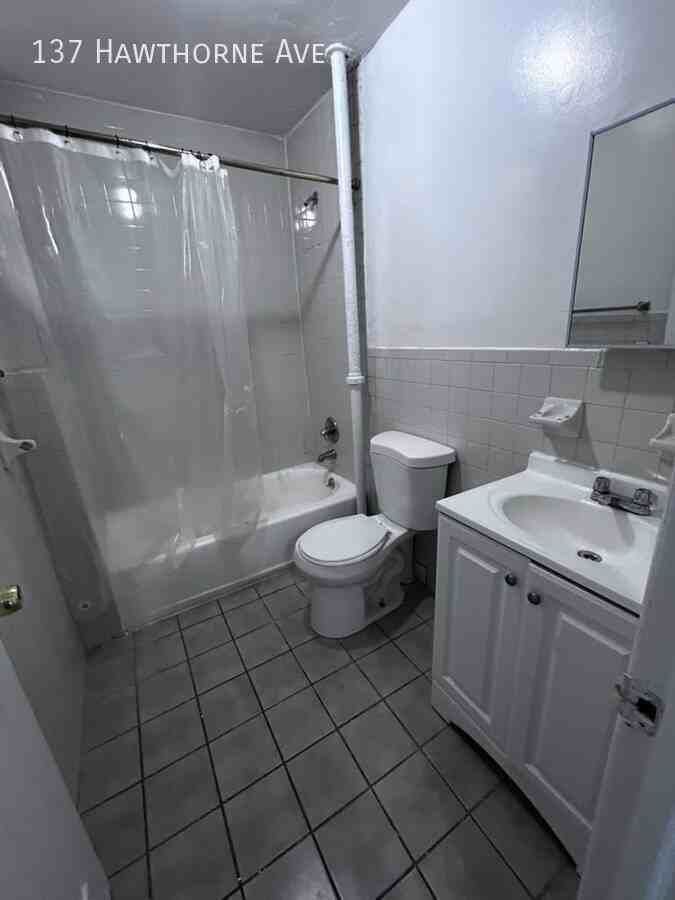 137 Hawthorne Ave