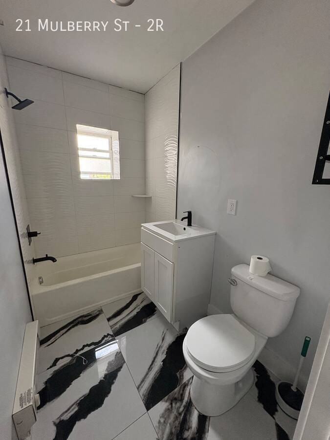 21 Mulberry St #2R - Photo 2 of 9