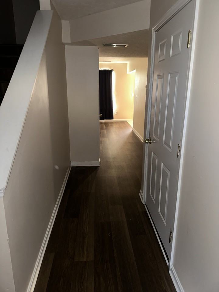 90 Cambridge Dr #27 - Photo 3 of 12