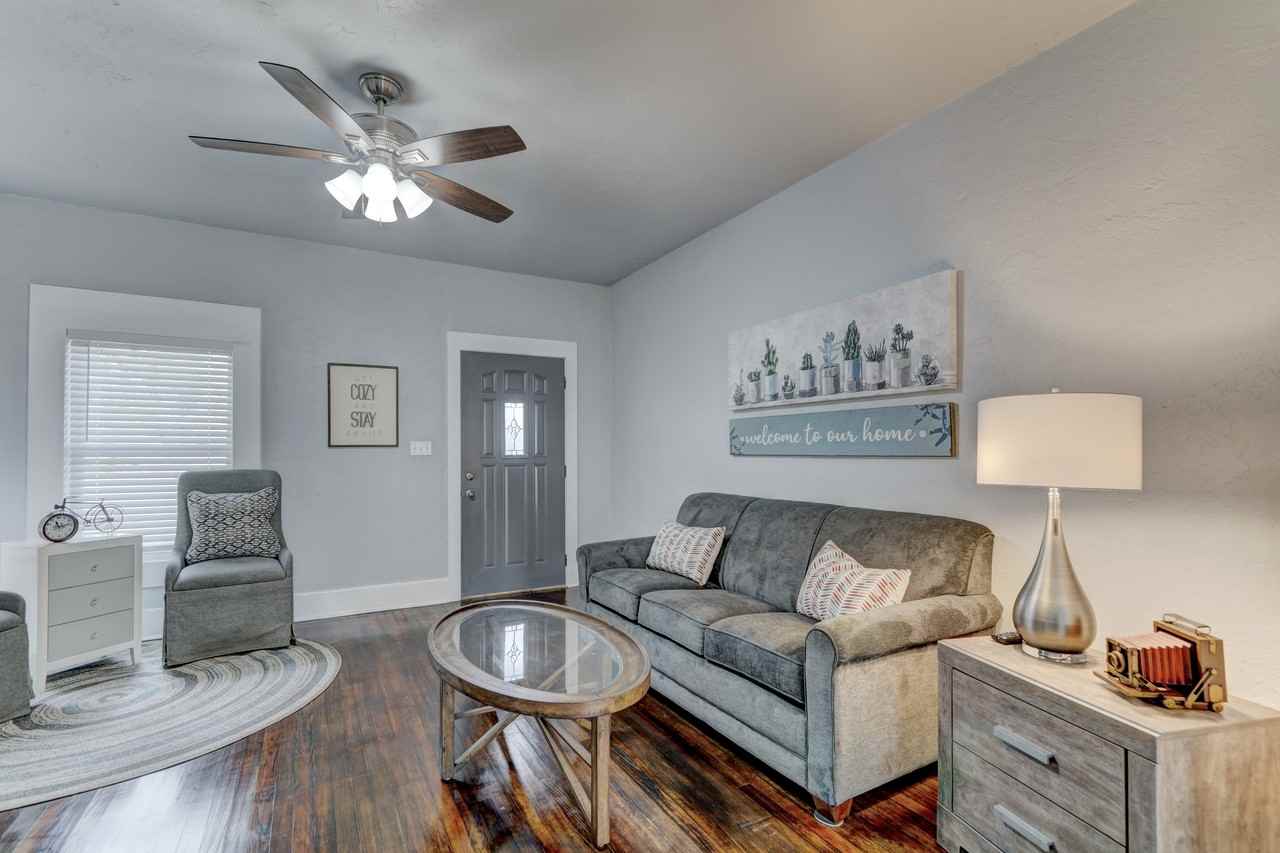 402 E 3rd St #1 - Photo 4 of 24