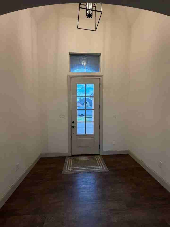 6807 52nd St - Photo 3 of 19