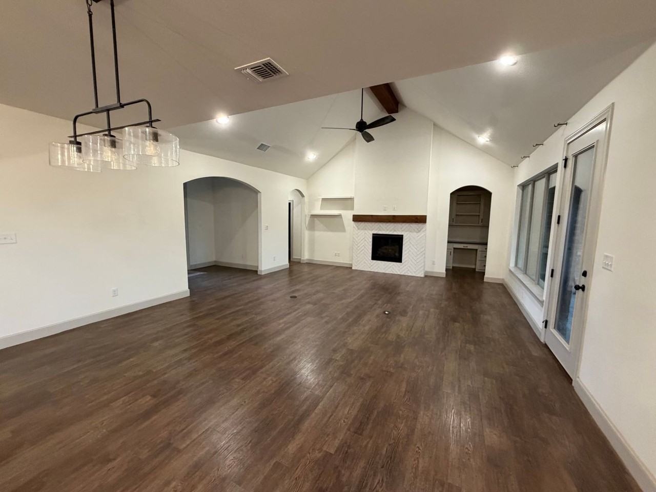 6807 52nd St - Photo 4 of 19