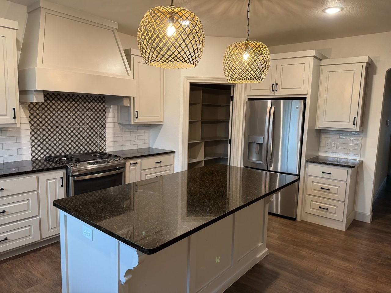 6807 52nd St - Photo 5 of 19