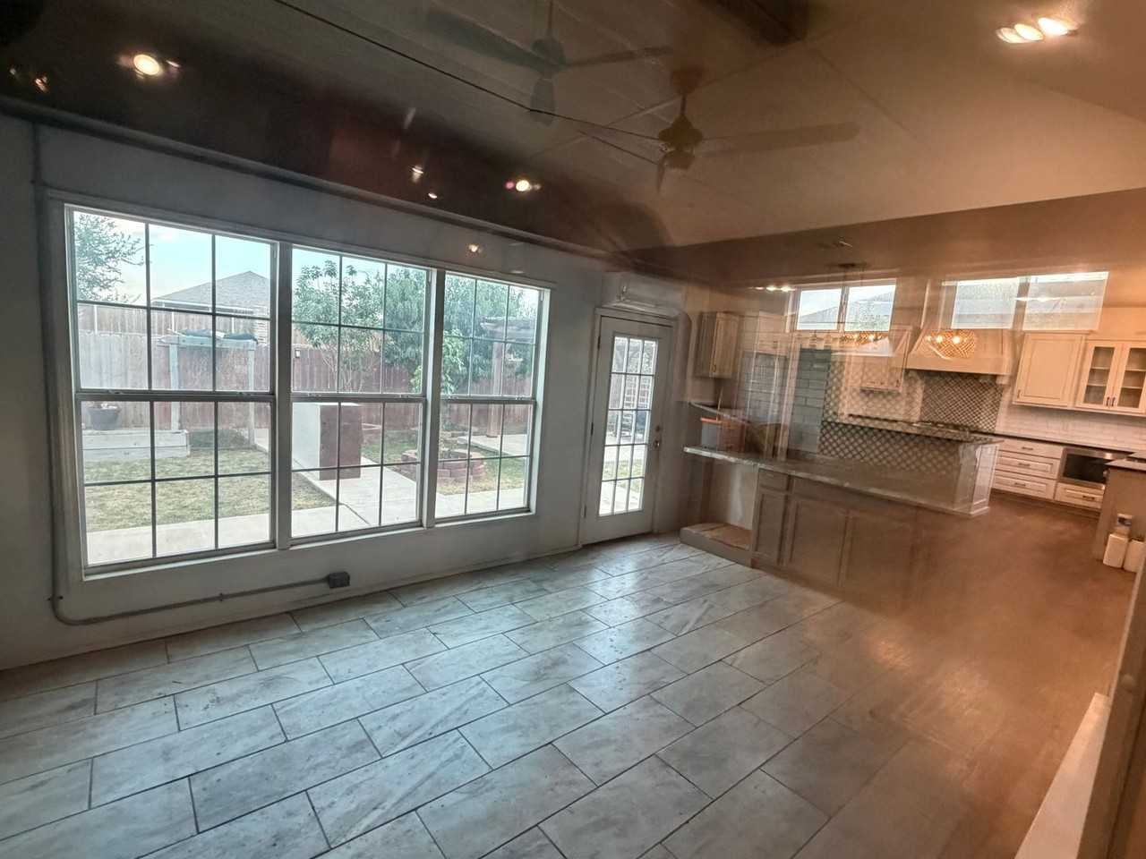 6807 52nd St - Photo 6 of 19