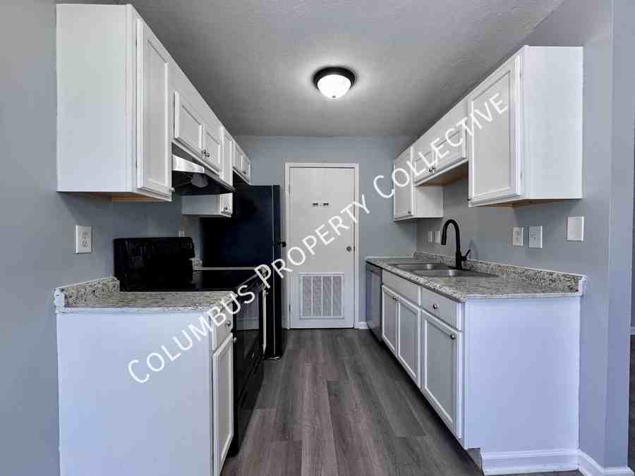 3265 E Mound St - Photo 2 of 9