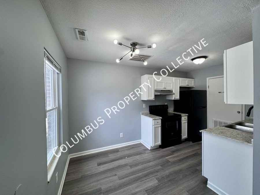 3265 E Mound St - Photo 3 of 9