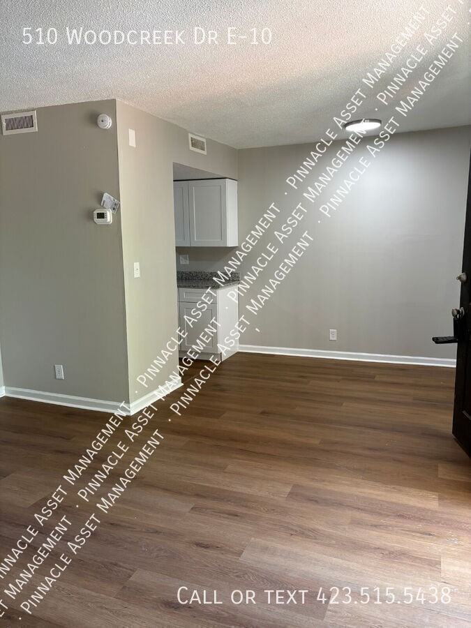 510 Woodcreek Dr - Photo 2 of 25