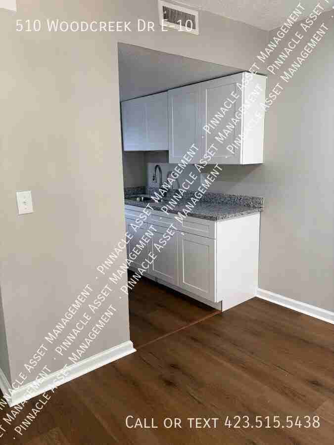 510 Woodcreek Dr - Photo 3 of 25