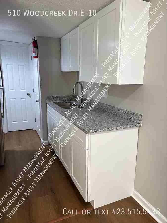 510 Woodcreek Dr - Photo 4 of 25