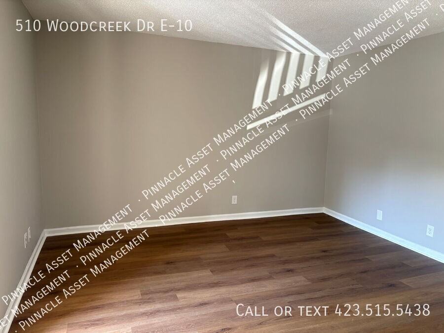 510 Woodcreek Dr - Photo 6 of 25