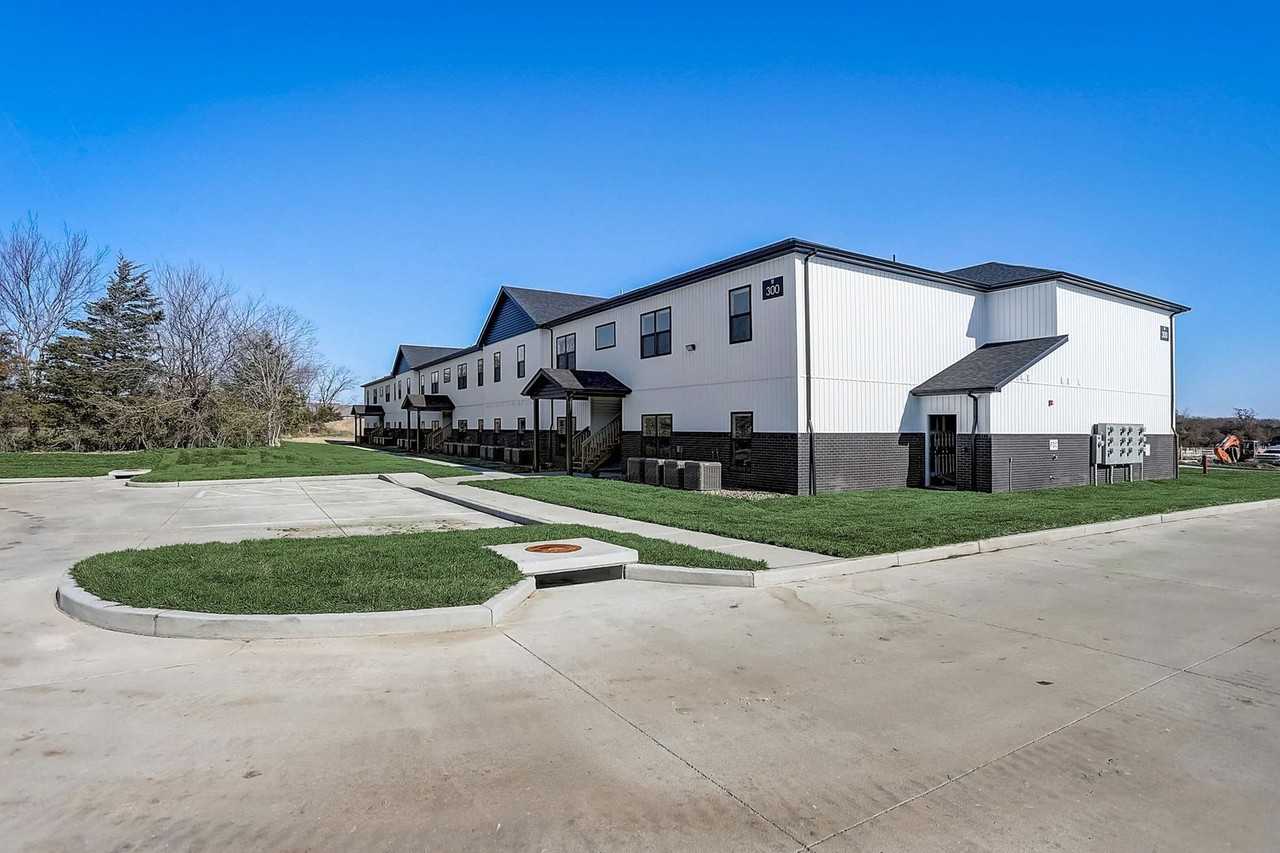 608 Parkview Dr #608 - Photo 4 of 50
