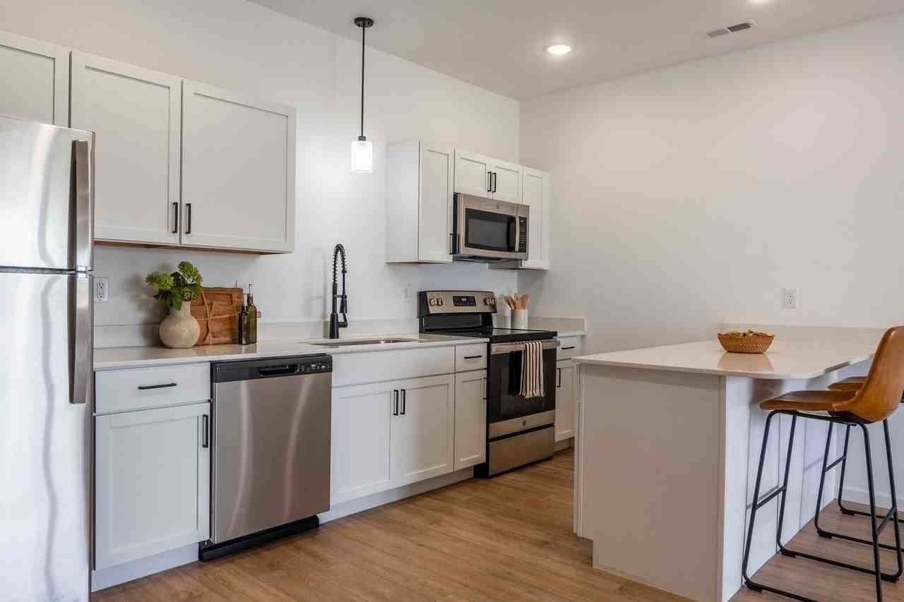 608 Parkview Dr #608 - Photo 5 of 50