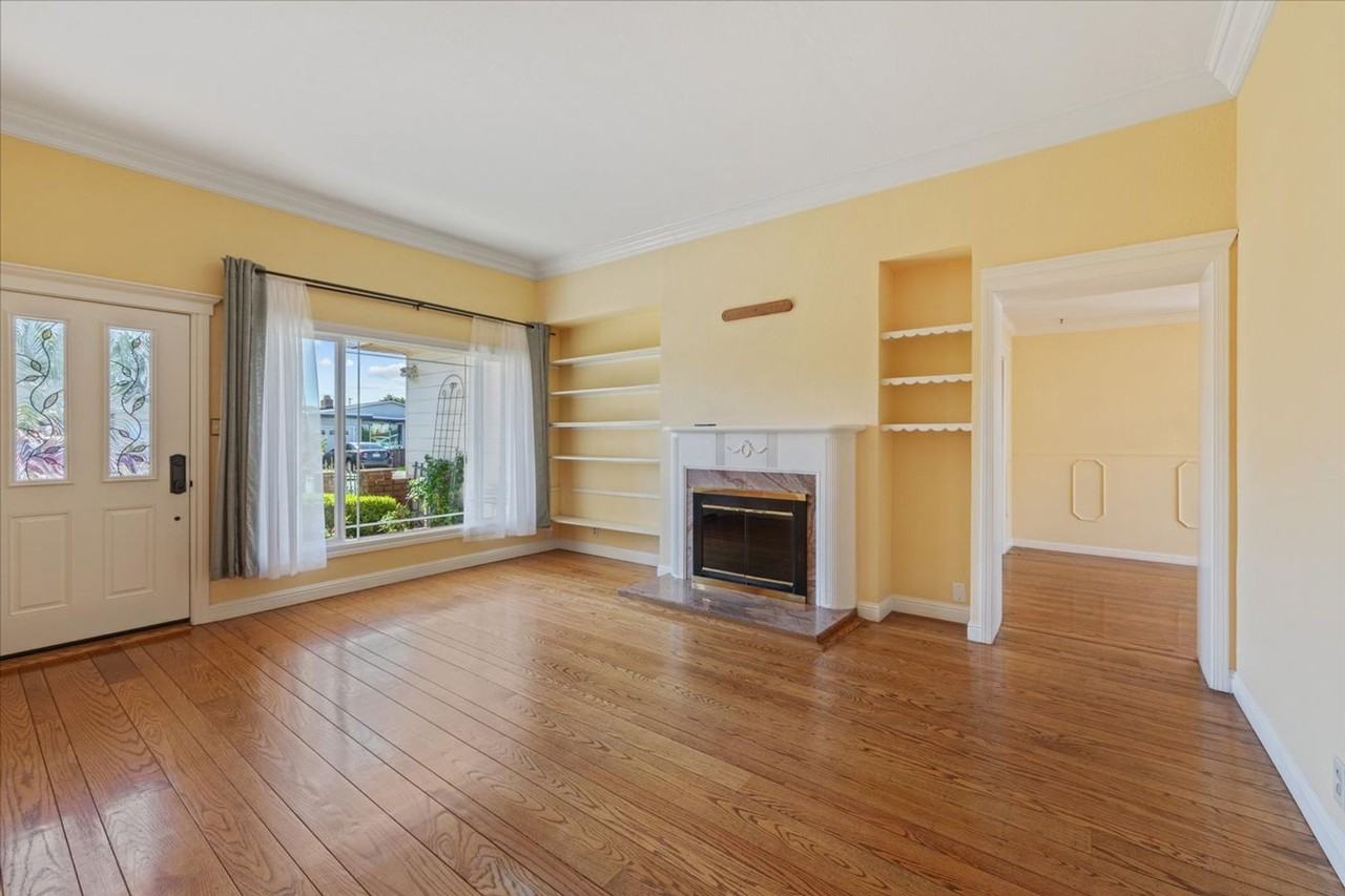 833 Ocean View Ave - Photo 3 of 29