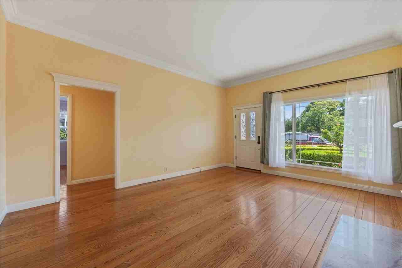 833 Ocean View Ave - Photo 4 of 29