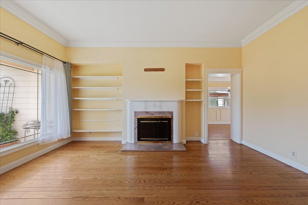 833 Ocean View Ave - Photo 5 of 29