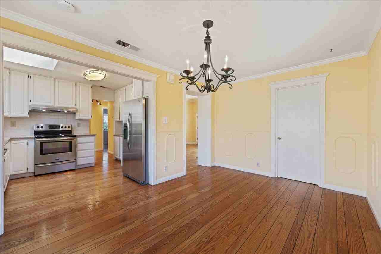 833 Ocean View Ave - Photo 7 of 29