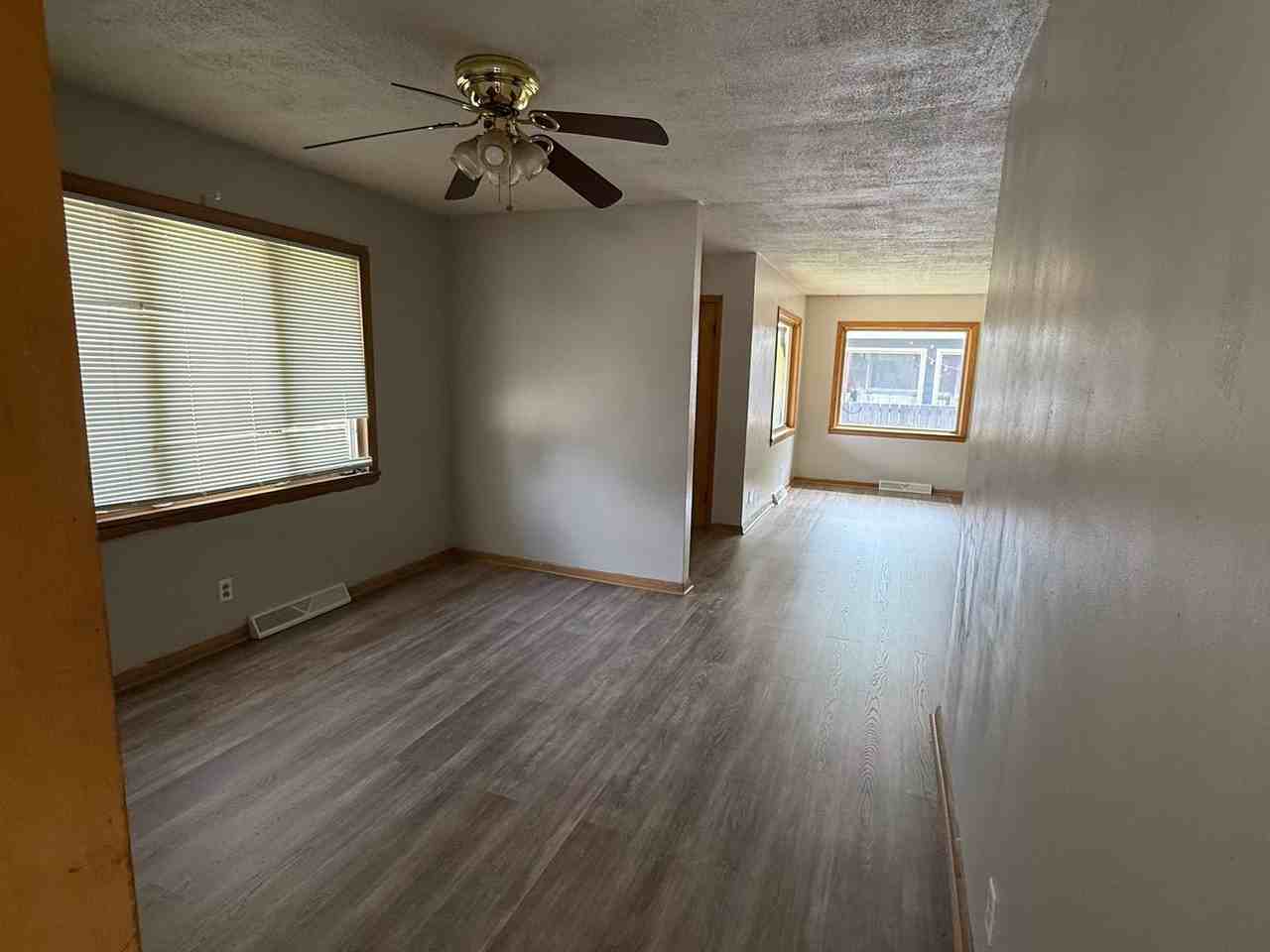 815 Charles St - Photo 7 of 9