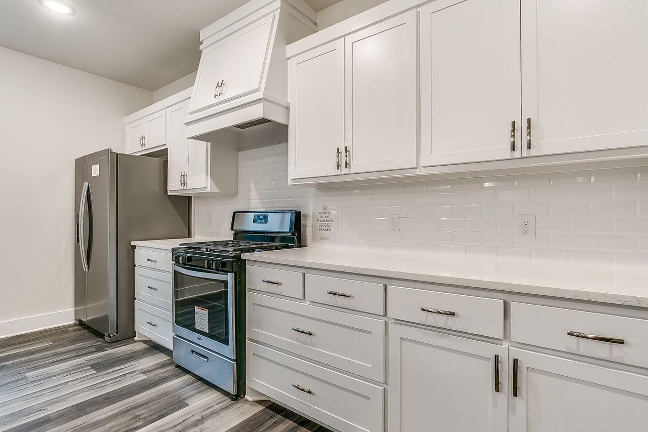 3145 Forest Park Blvd - Photo 6 of 46