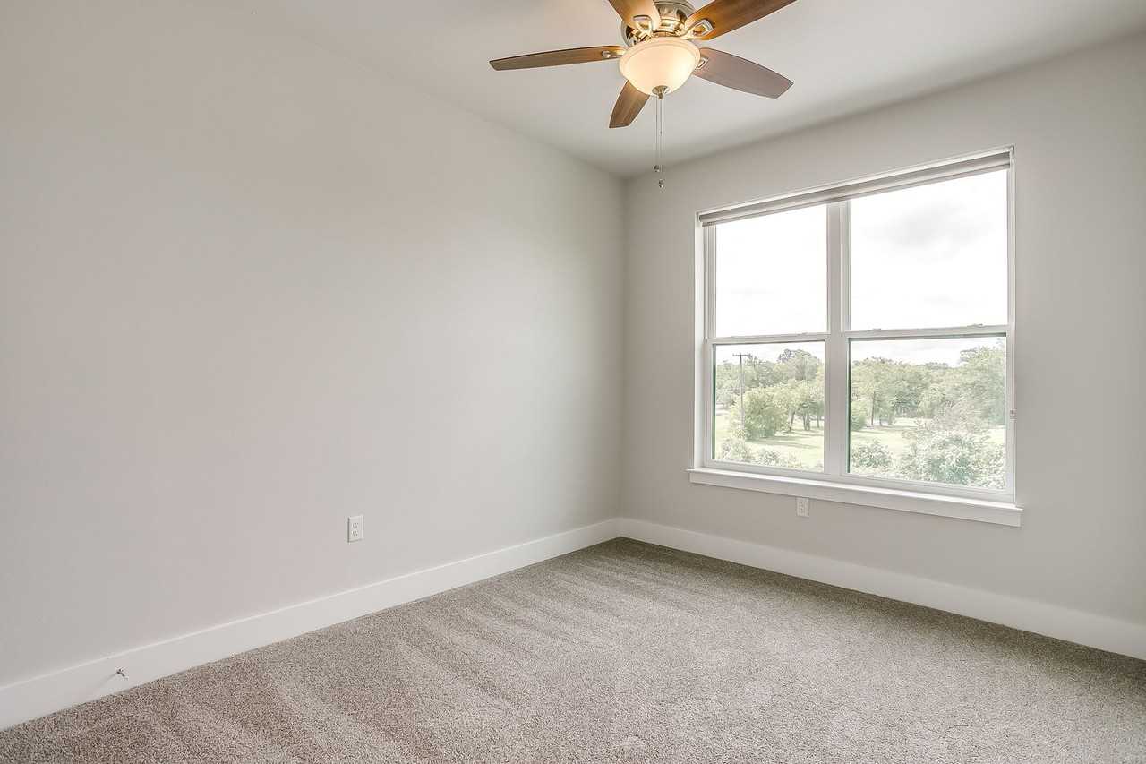 2716 Forest Park Blvd - Photo 2 of 37