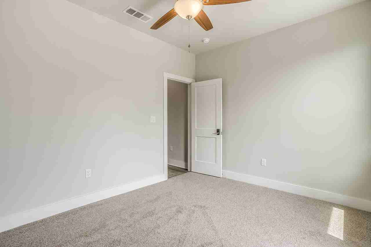 2716 Forest Park Blvd - Photo 6 of 37