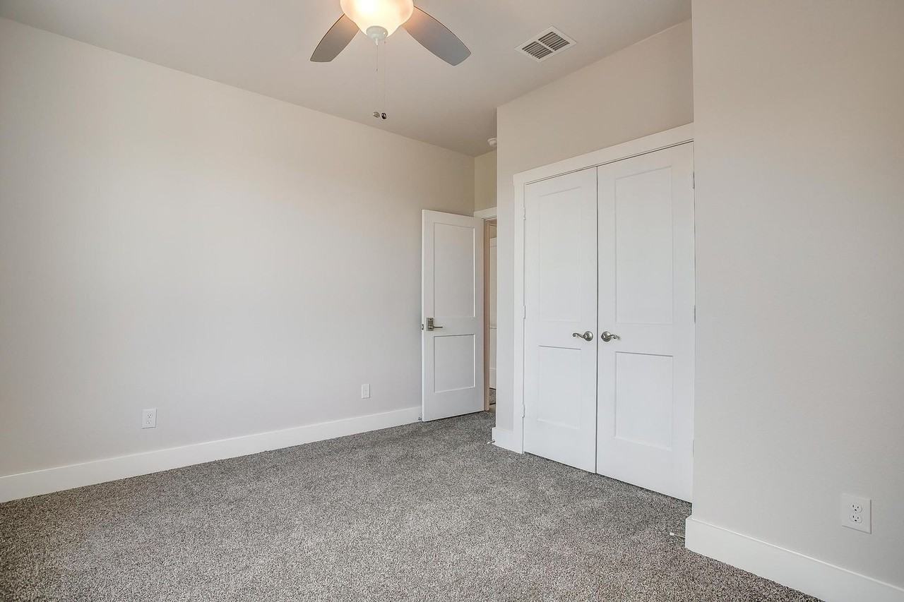 2321 Benbrook Blvd - Photo 4 of 40