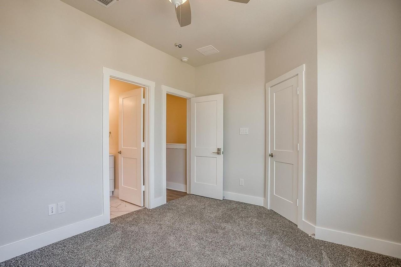 2321 Benbrook Blvd - Photo 7 of 40