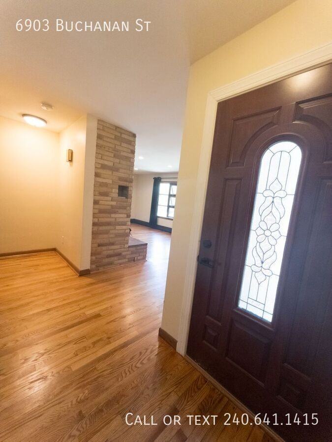6903 Buchanan St - Photo 5 of 28