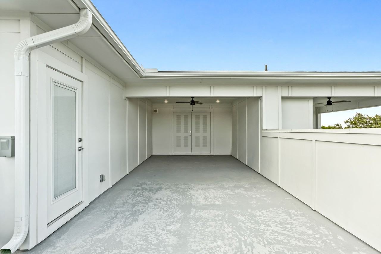 2400 Benbrook Dr - Photo 4 of 31