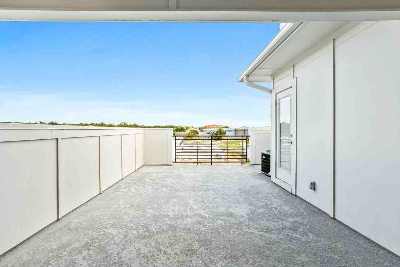 2400 Benbrook Dr - Photo 5 of 31