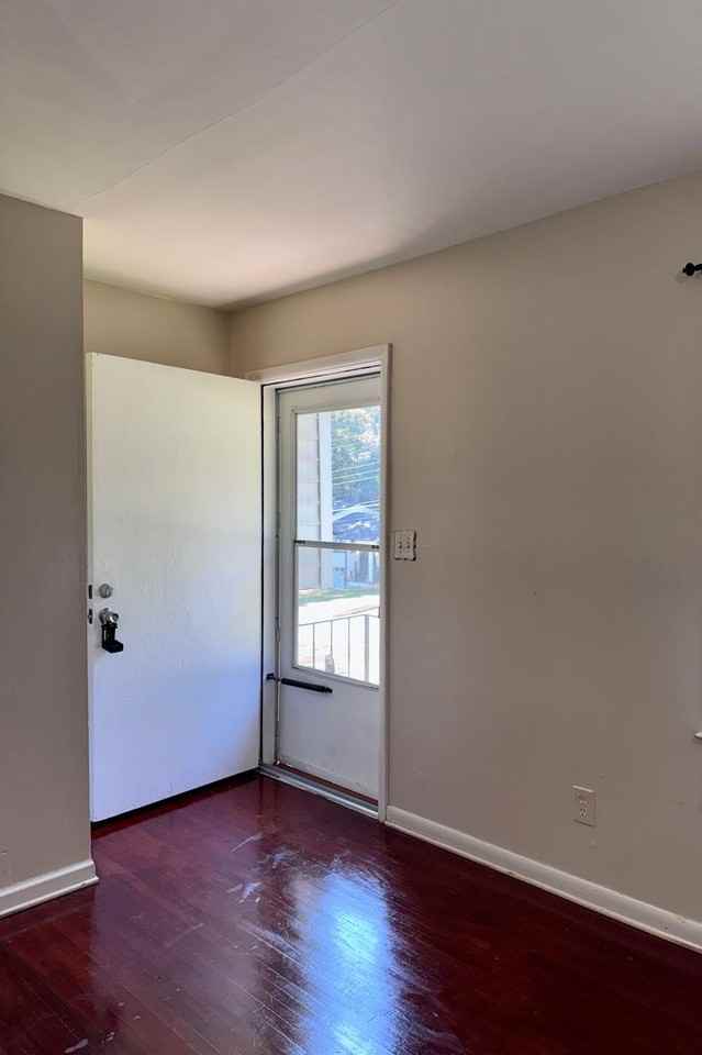 430 Windsor Dr - Photo 3 of 21