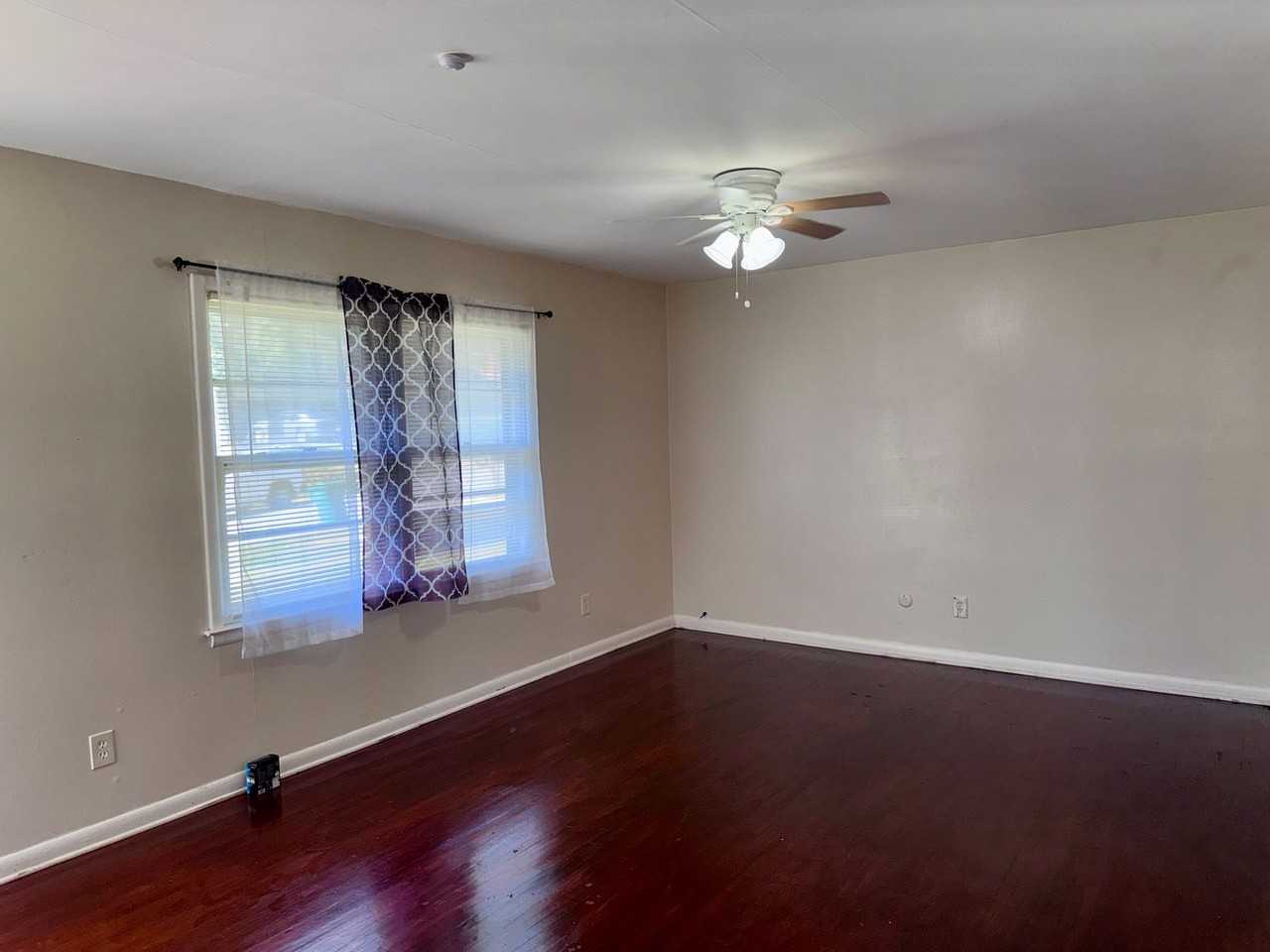 430 Windsor Dr - Photo 5 of 21